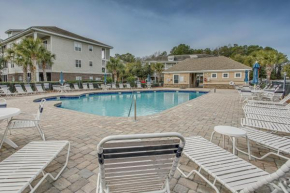 Resort Condo with Pool Access Near Barefoot Landing!